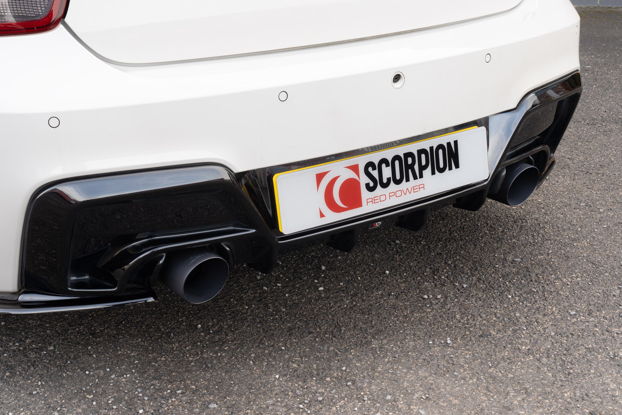 SCORPION F20 M135i Non-resonated cat-back system without valve (Ceramic Black Daytona trims)